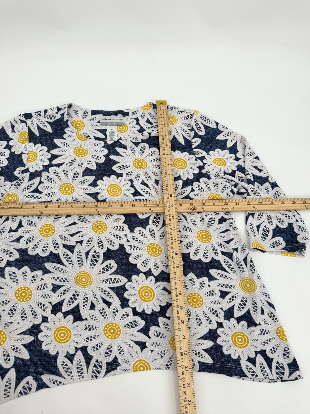 Alfred Dunner Petite Top Women’s PL Blue Daisy Floral 3/4 Sleeve Sharkbite Hem - Picture 5 of 7